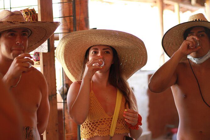 Guided tour of an ancestral Mezcal distillery with transport - FAQs