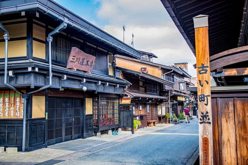 Nagoya: Shirakawa-go, Gujo, Hida Takayama Historic Day Tour - What to Expect from the Experience