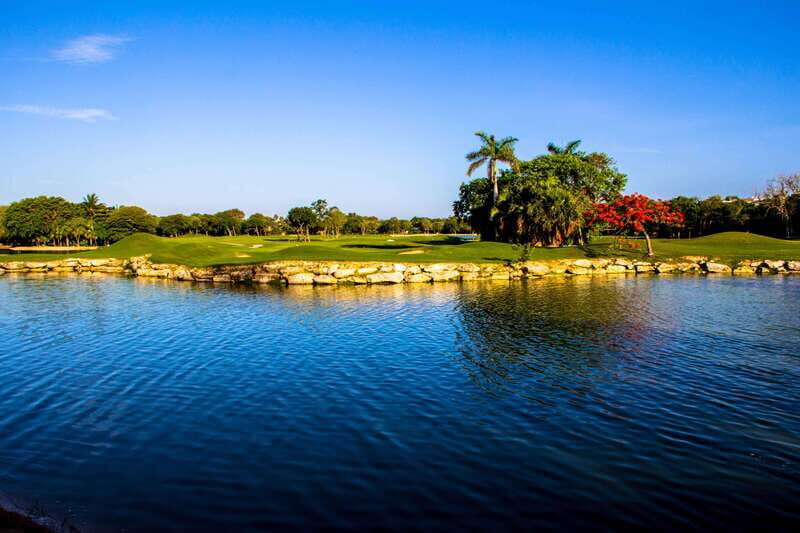 Play Hard Rock Golf Course W/Clubs - Who Should Consider This Tour?
