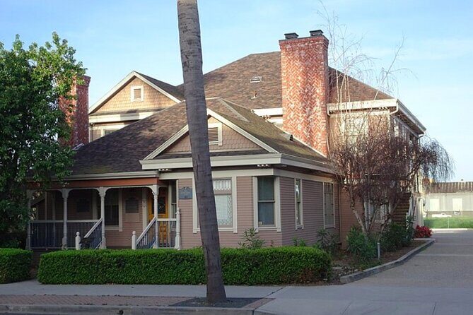 Self-Guided Ventura Scavenger Hunt: Ace Ventura - An In-Depth Look at the Experience